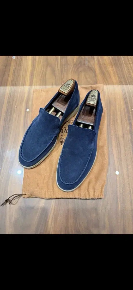 Berwick スウェード ローファー ネイビー メンズ 靴