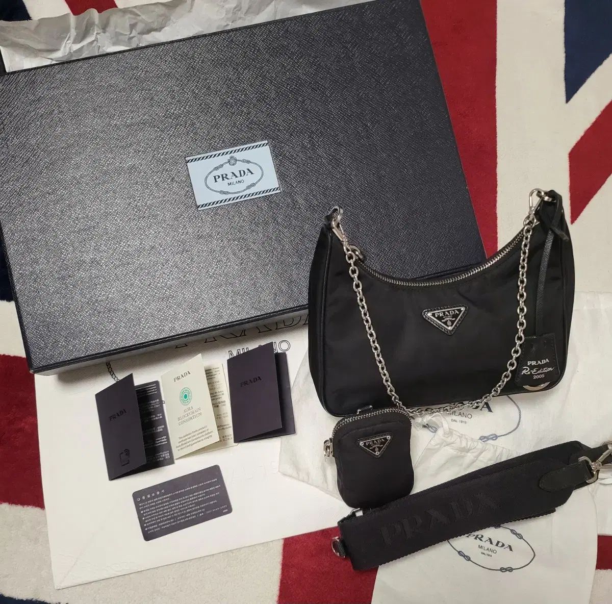 プラダ リーエディション 2005 リナイロン ホーボーバッグ