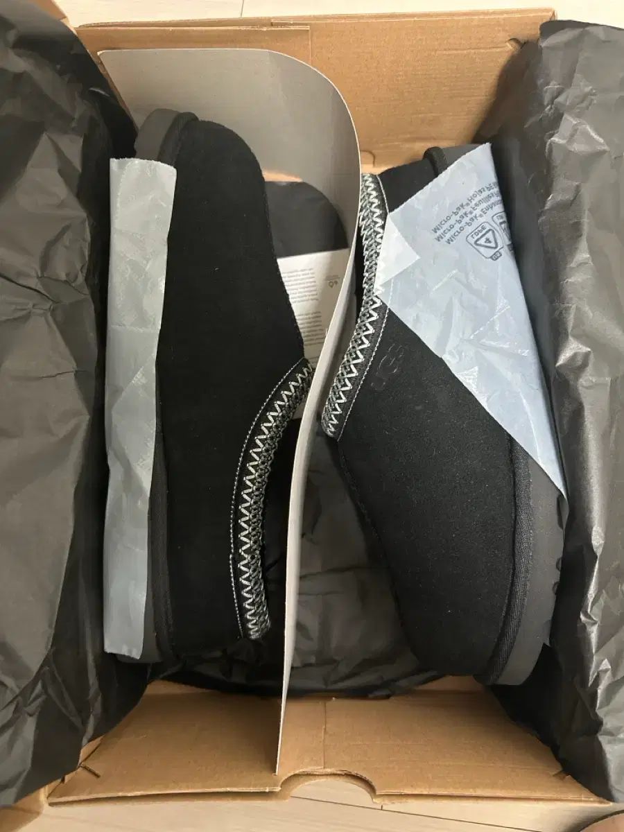 280 UGG アグ タスマン2 ブラック