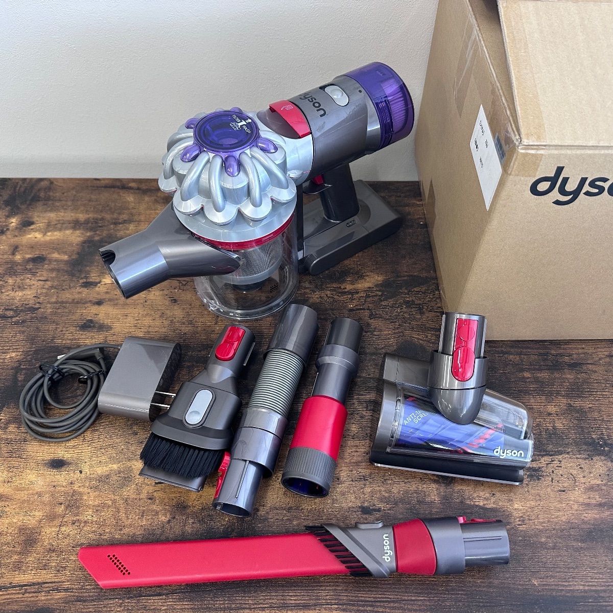 2025年製 Dyson V 8 Focus Clean HH 15 コードレス掃除機