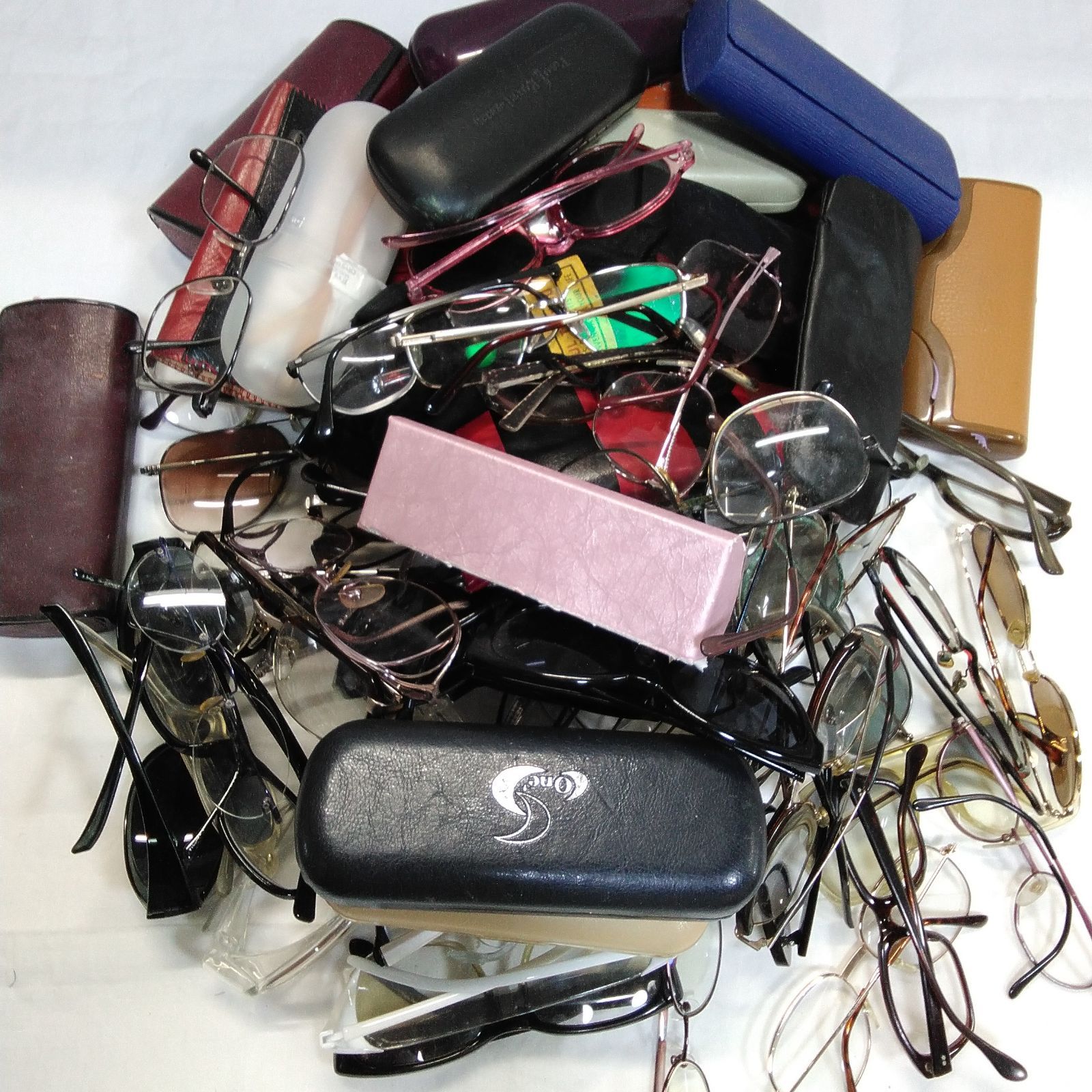 メガネ サングラスなど 70本まとめ売り 眼鏡 ファッション おしゃれ コスプレなど 破損品あり 一部ケース入り 現状 JUNK R 399