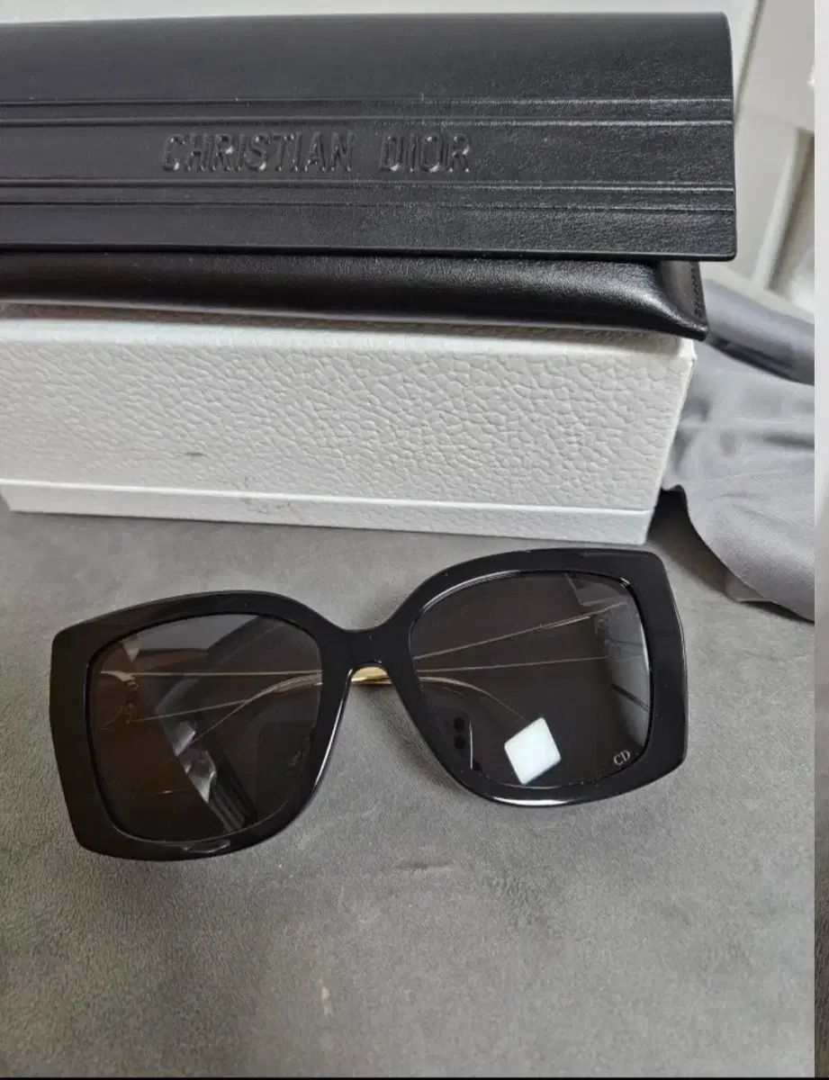 ディオール 30 モンテーニュ サングラス