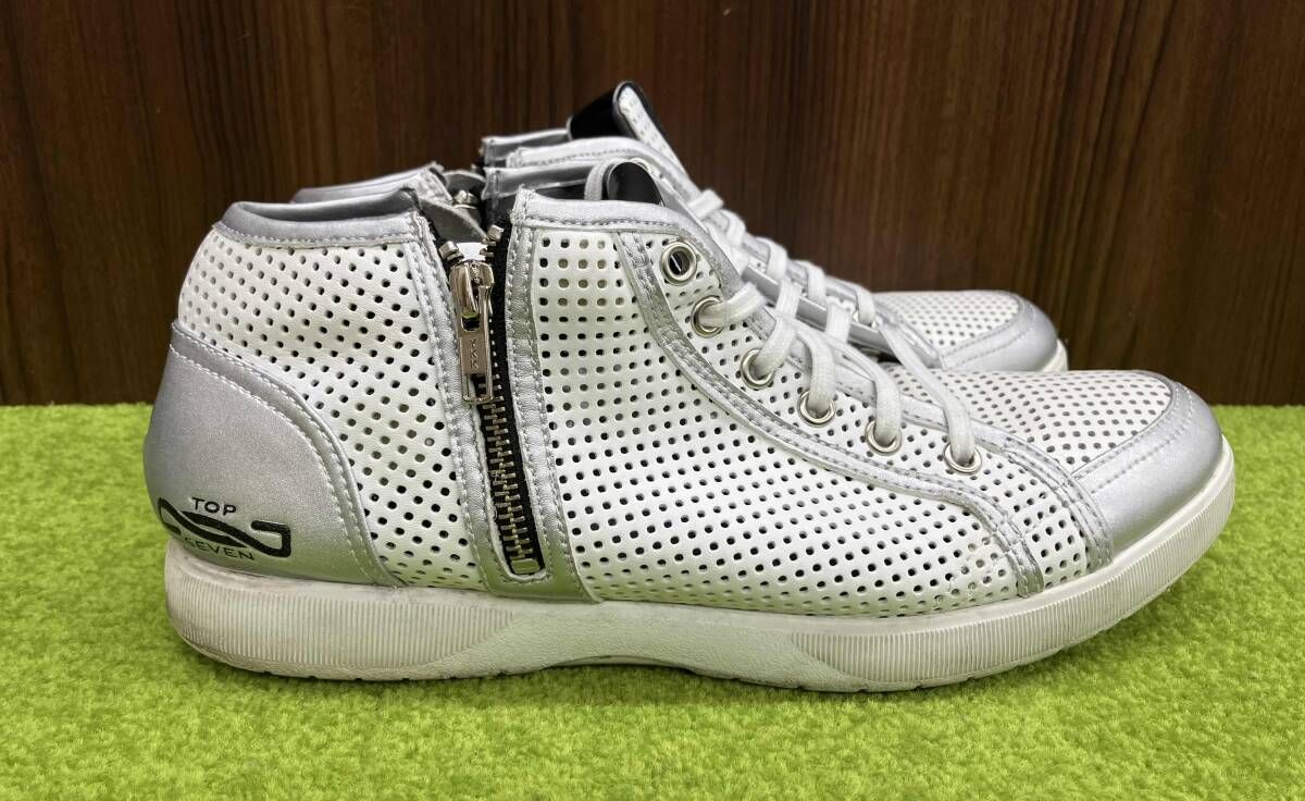 42 ホワイト系×シルバー系