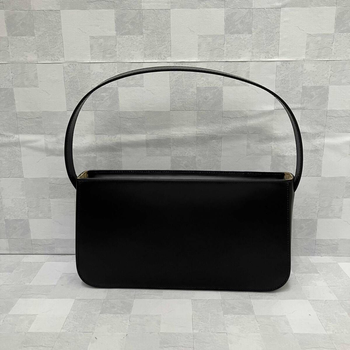 希少 MARGARET HOWELL オールレザーハンドバッグ ブラック マーガレットハウエル ハンドバッグ - 黒 MARGARET HOWELL