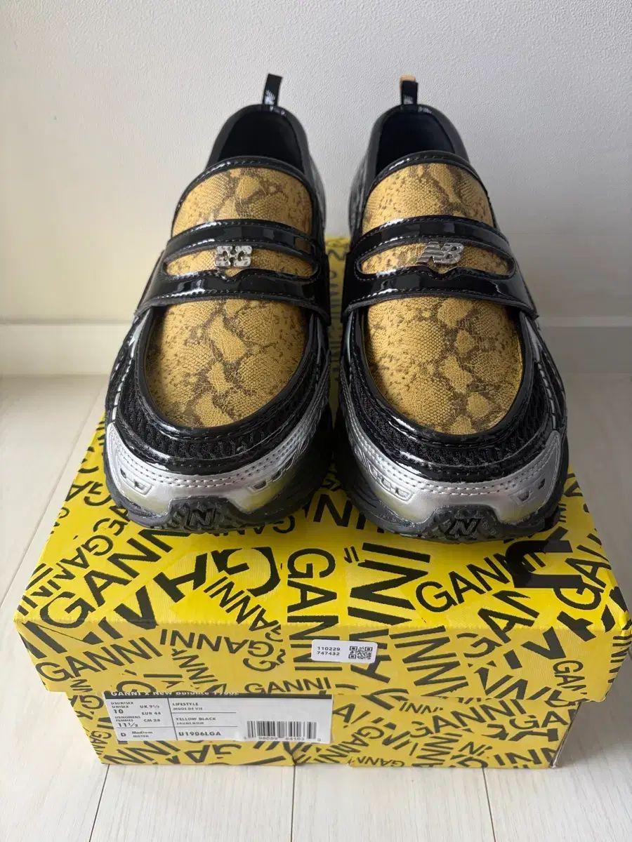 GANNI x ニュー ンス 1906 |