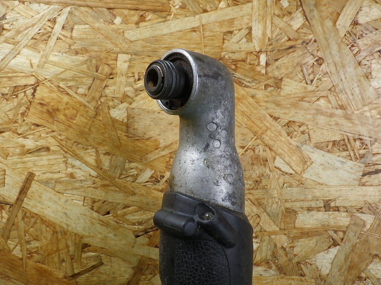 角のネジ締めに 日立工機 14 4 V コードレスコーナインパクトドライバー WH DCL 本体のみ