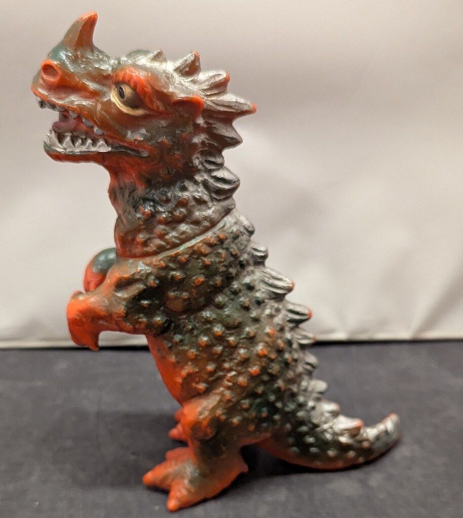 三浦トーイ ミドルサイズ スピノサウルス風 1本角 赤成型 170㎜