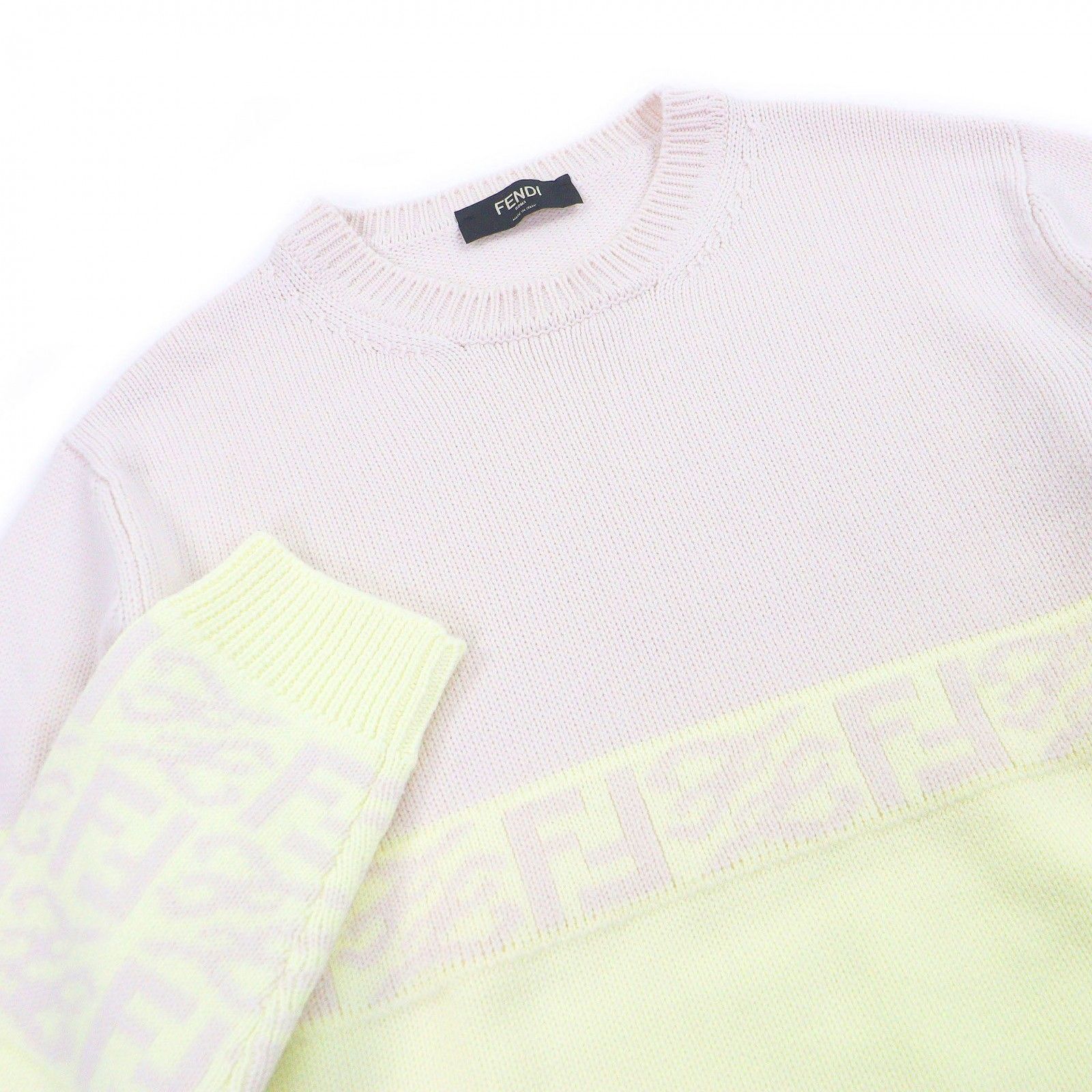 Fendi フェンディ　セーター　ニット　長袖　ズッカ柄　白 FENDI ズッカ柄 Vネックニット フェンディ プルオーバー