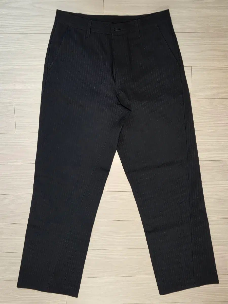 46 サンフラワー ワイド ツイスト スラックス アンスラサイト ストライプ