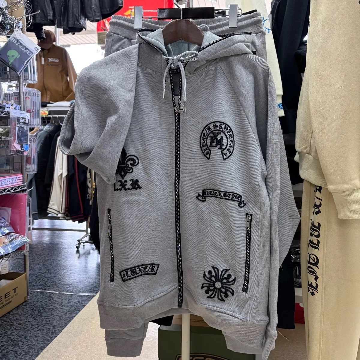 残り1点 セットアップ 商品 LUXE R ラグジュ⚫︎長袖 フード ラインストーン フルジップ パーカー M L XL グレー