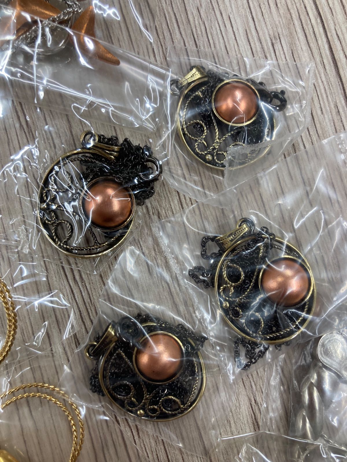 アクセサリーパーツ