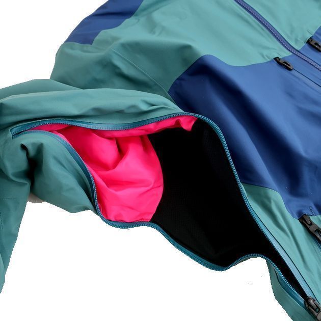 オークリー RAZORBACK INSULA 2L 15K JKT REGULATOR INSULA 2L 10K