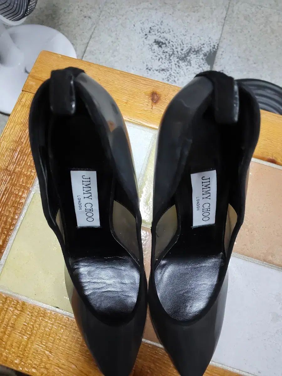 ジミーチュウ ブラック レディース パンプス