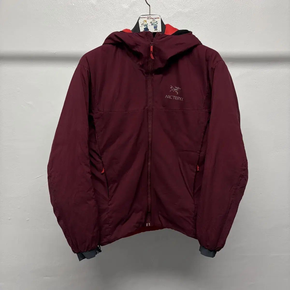 旧モデル ARC TERYX アークテリクス Atom AR フーディ バーガンディ