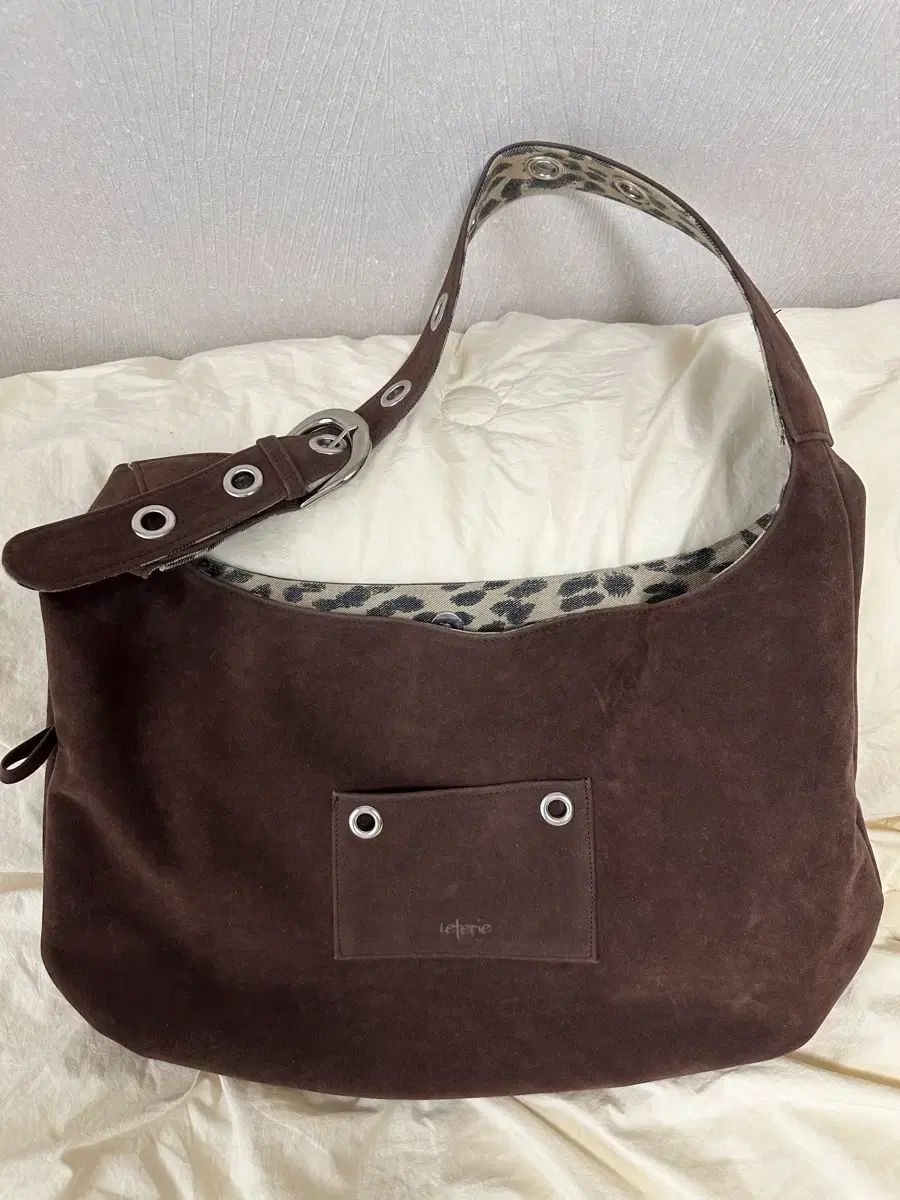 レタリースウェードバックルショルダ―バッグ ブラウン