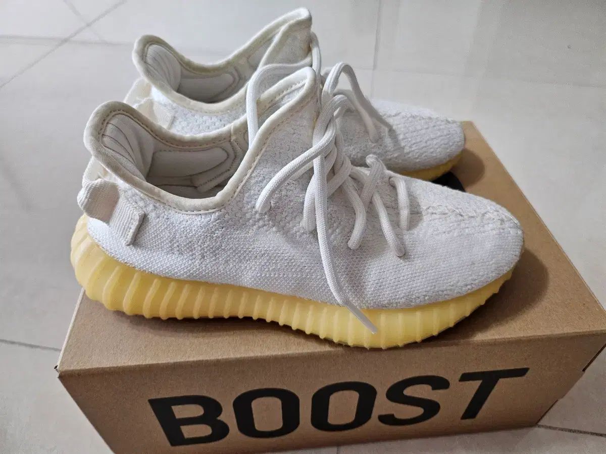 アディダス イージーブースト 350 V 2 白