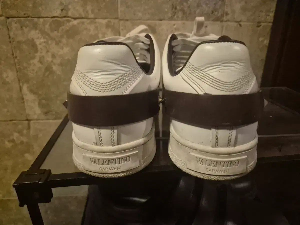 ヴァレンティノ スニーカー