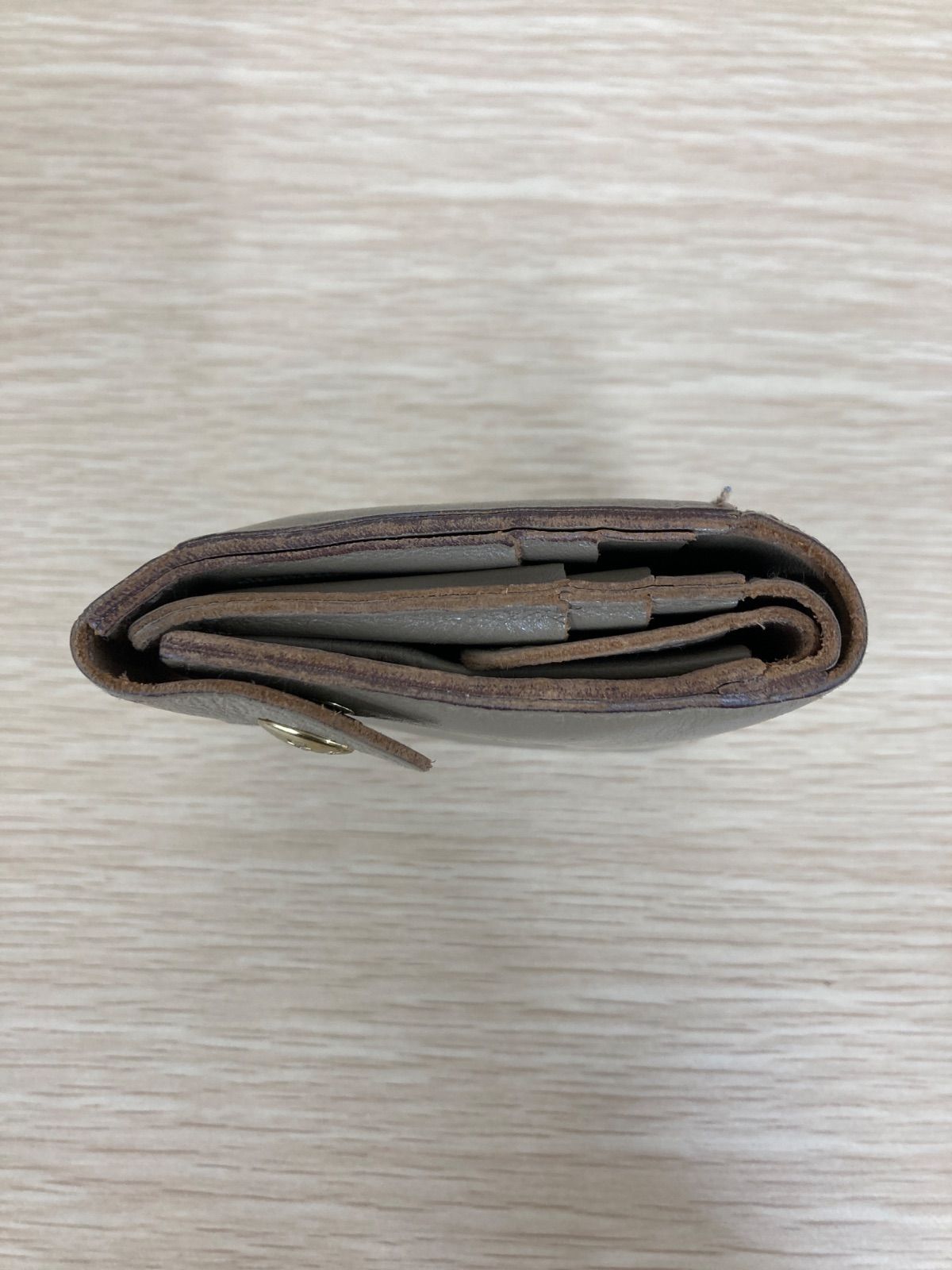 ライトブラウン