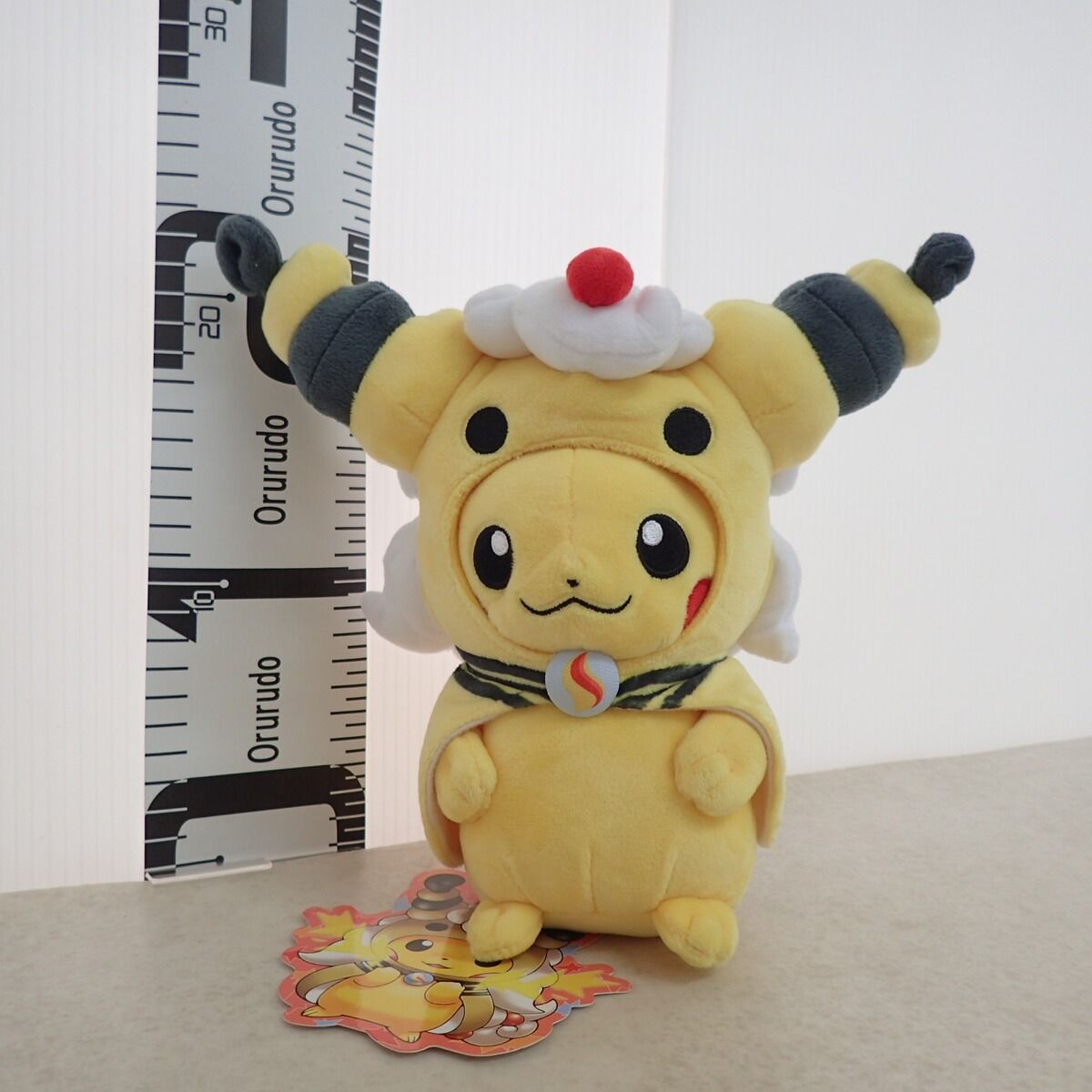 メガデンリュウのポンチョを着たピカチュウ ぬいぐるみ ポケモンセンター限定 ポケモンセンター ぬいぐるみ メガデンリュウのポンチョを着た