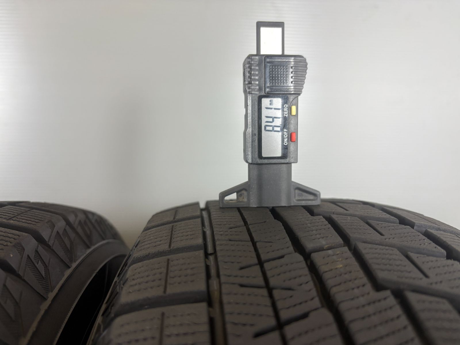 タイヤ スタッドレス