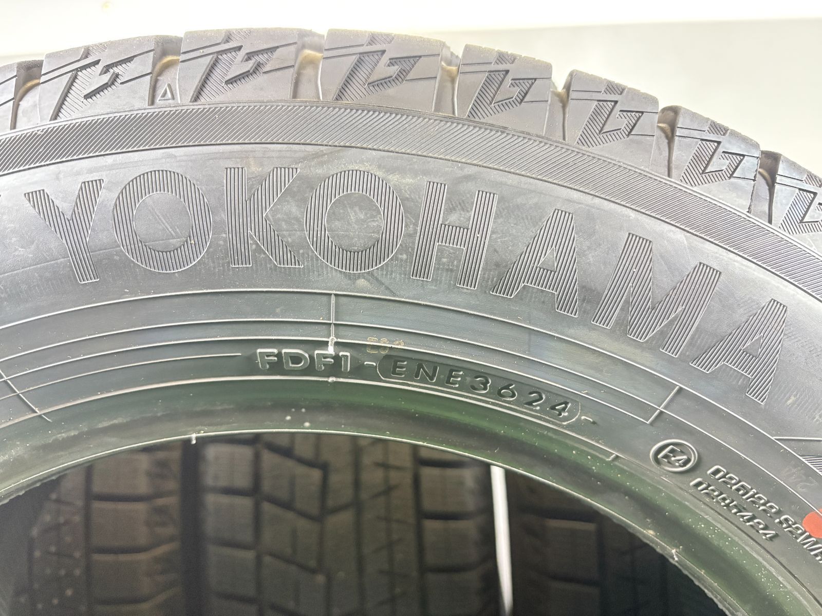 215|60 R 16 ヨコハマ IG 60 2025年製 4本 冬 タイヤ スタッドレス TB 919 レクサス車 ドアミラー