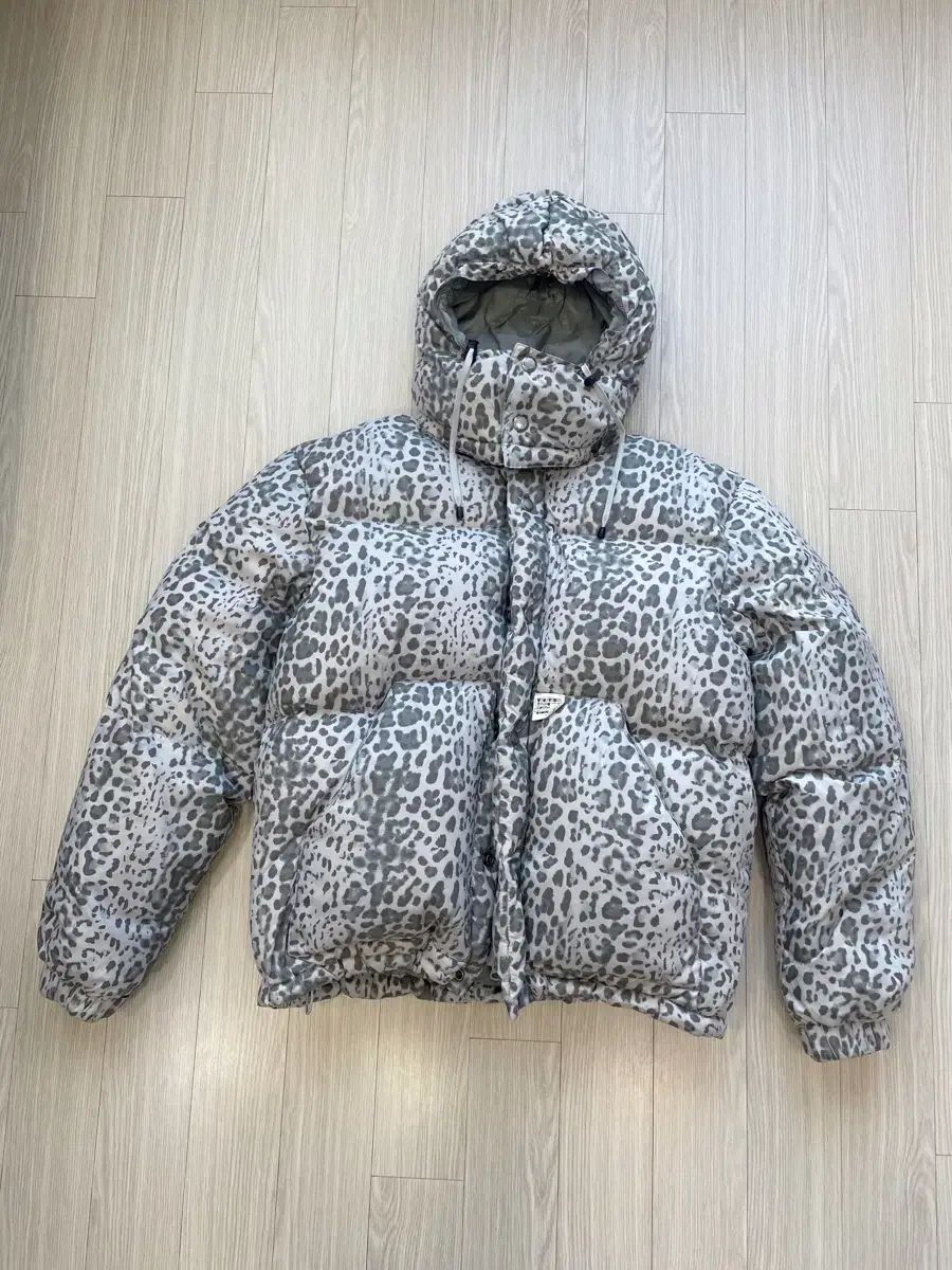YESEYESEE イェスアイシー ヒョウ柄 レオパード ダウン