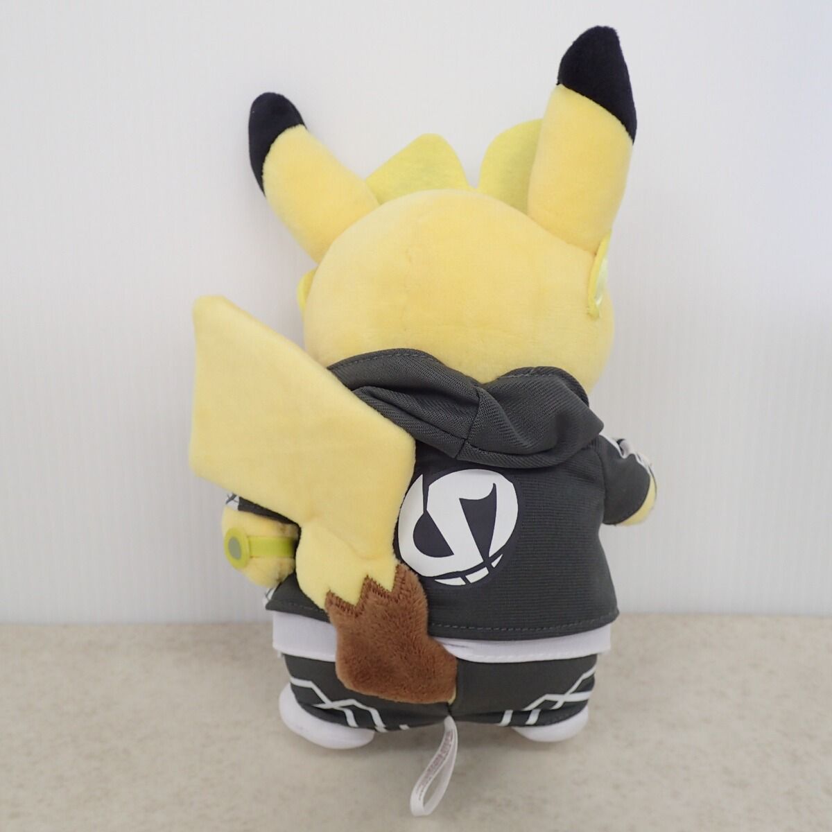 ポケモンセンター ぬいぐるみ ボスごっこピカチュウRR スカル団 グズマ