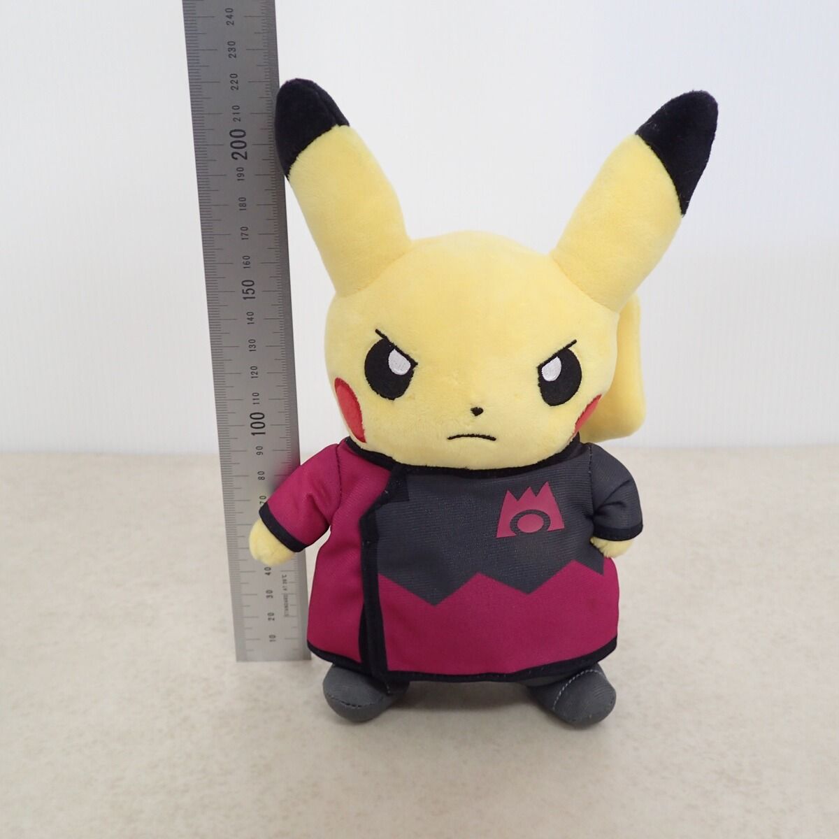 ポケモン　ボスごっこピカチュウ　ぬいぐるみ　マグマ団　マツブサ ポケモンセンター ぬいぐるみ ボスごっこピカチュウRR マグマ団