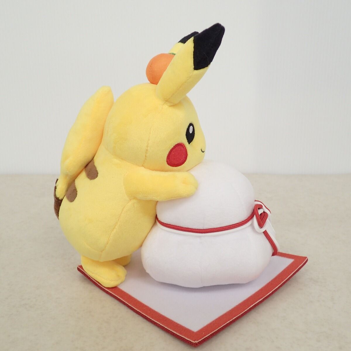ポケモンセンター ぬいぐるみ ピカチュウと鏡餅 紙タグ無