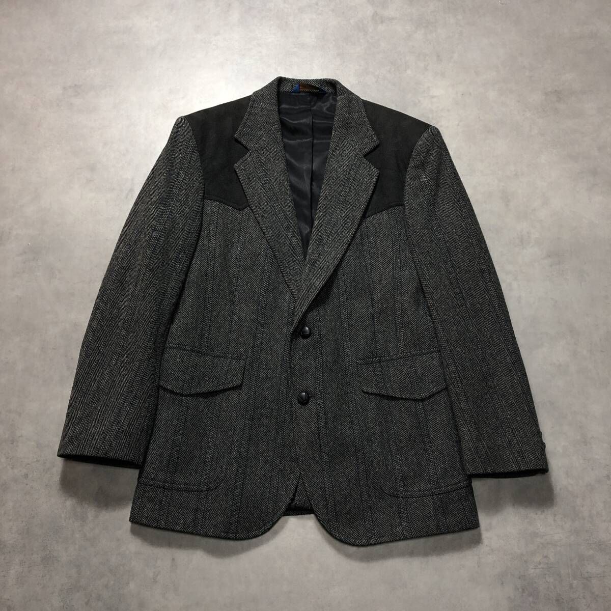 GQ 4554 レザーヨーク エルボーパッチ ウールツイードテーラードジャケット 38 チャコールグレー|黒 ペンドルトン