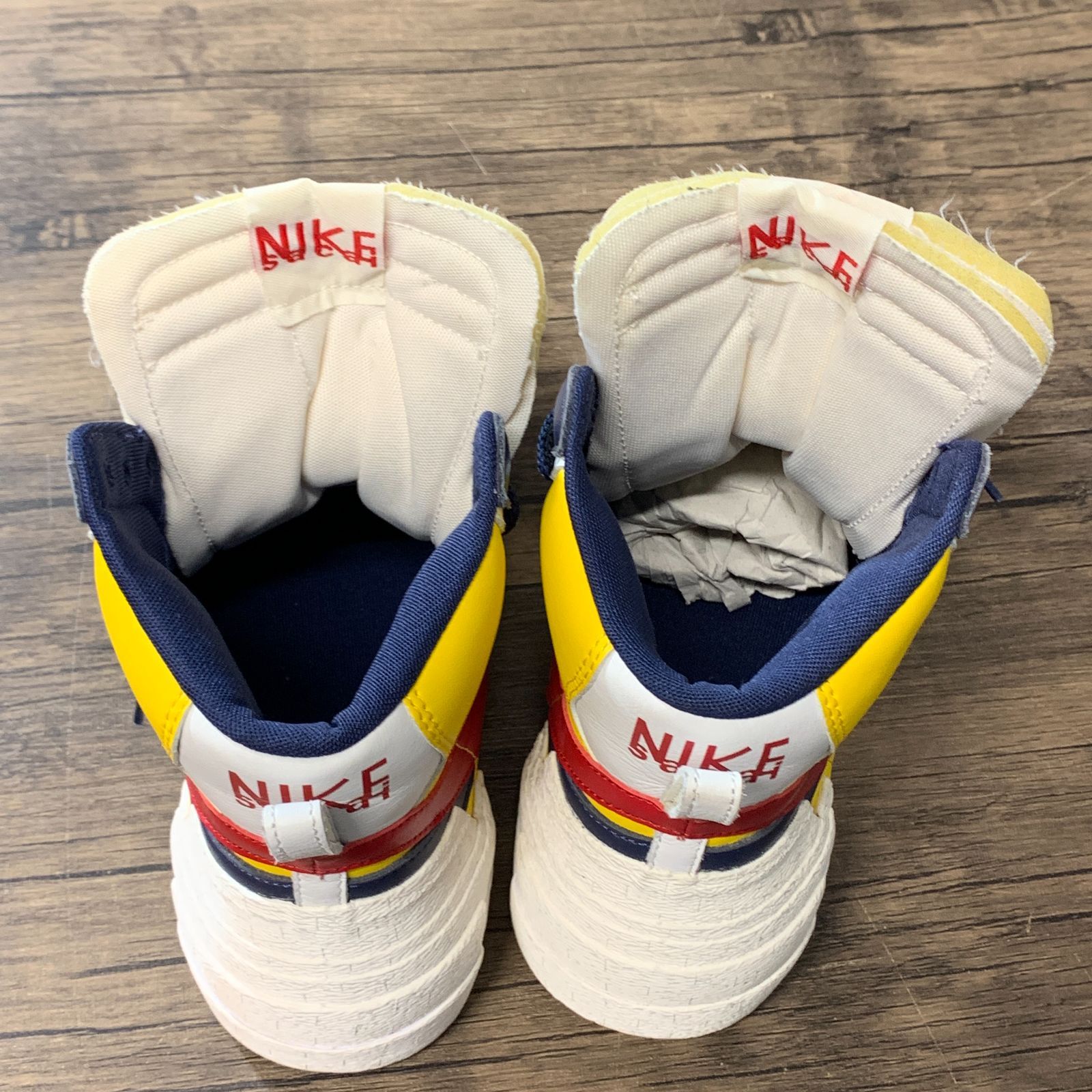  むつ80-01-0108 併売 ♥ sacai × Nike Blazer Mid Varsity Maize|Varsity Red 29.0 cm スニーカー 靴