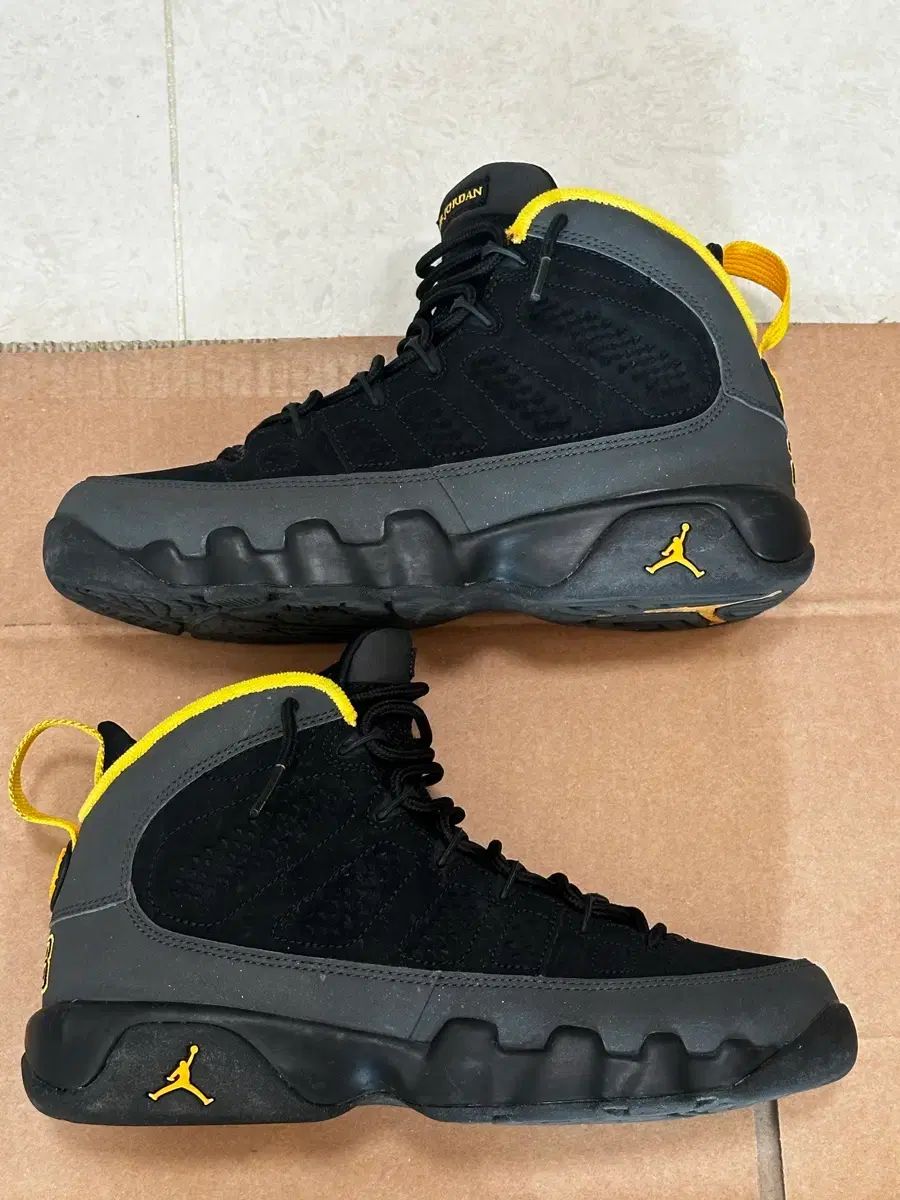 GS 250 ジョーダン9 ユニバーシティ GOLD