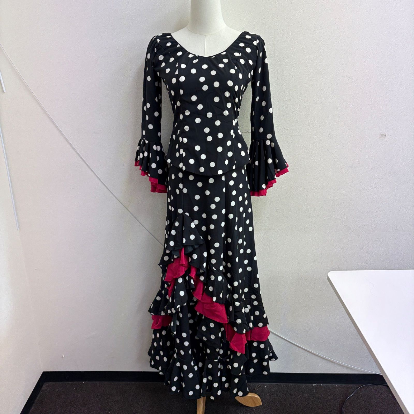 HERMOSA フラメンコ衣装 ツーピース ファルダ フリル ブラック 黒 ピンク ドット エルモサ