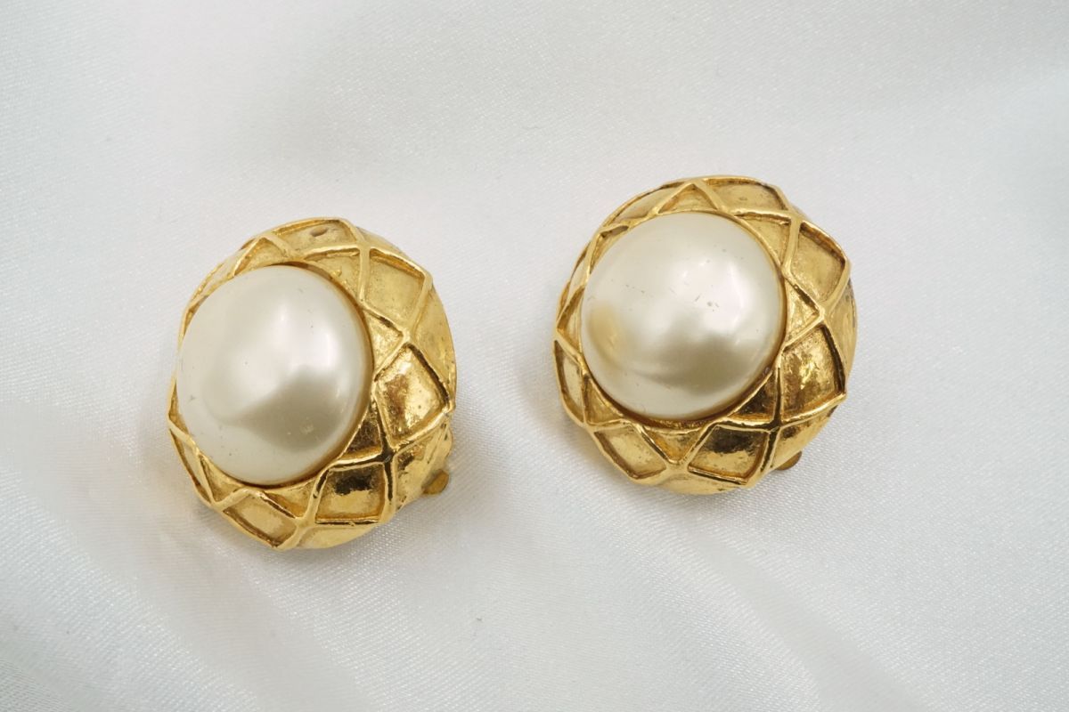 シャネル ヴィンテージ イヤリング ラージ パール ラウンド キルティング アクセサリー 金 ゴールド CHANEL 4997 j