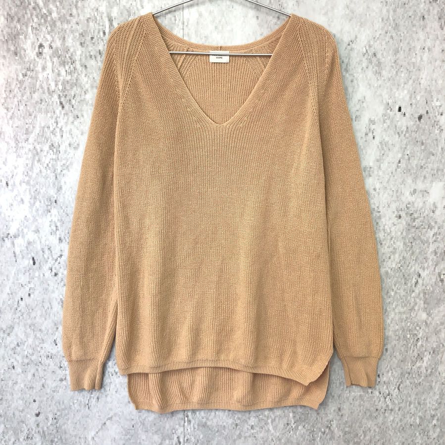 今季♪新品未使用タグ付⭐DOORSコットン畦Vネックプルオーバー ピンクベージュ コットン畦Vネックニット DOORS ピンク プルオーバー - メルカリ