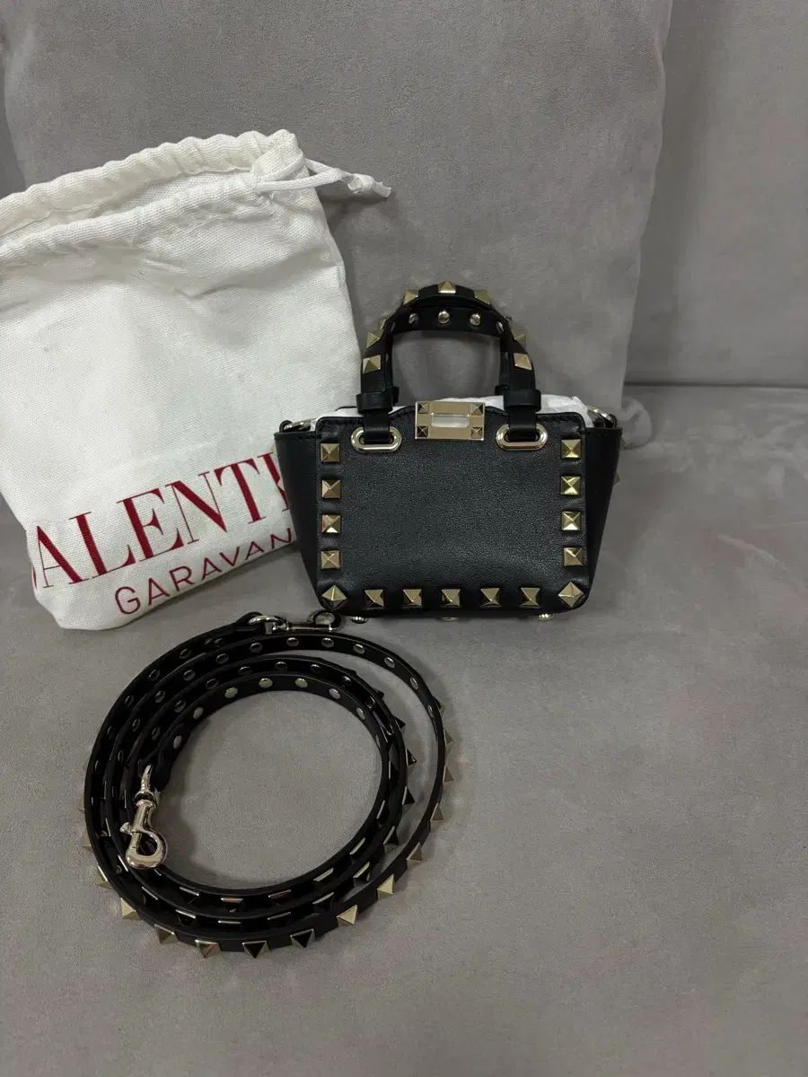 ヴァレンティノ ロックスタッズ マイクロバッグ