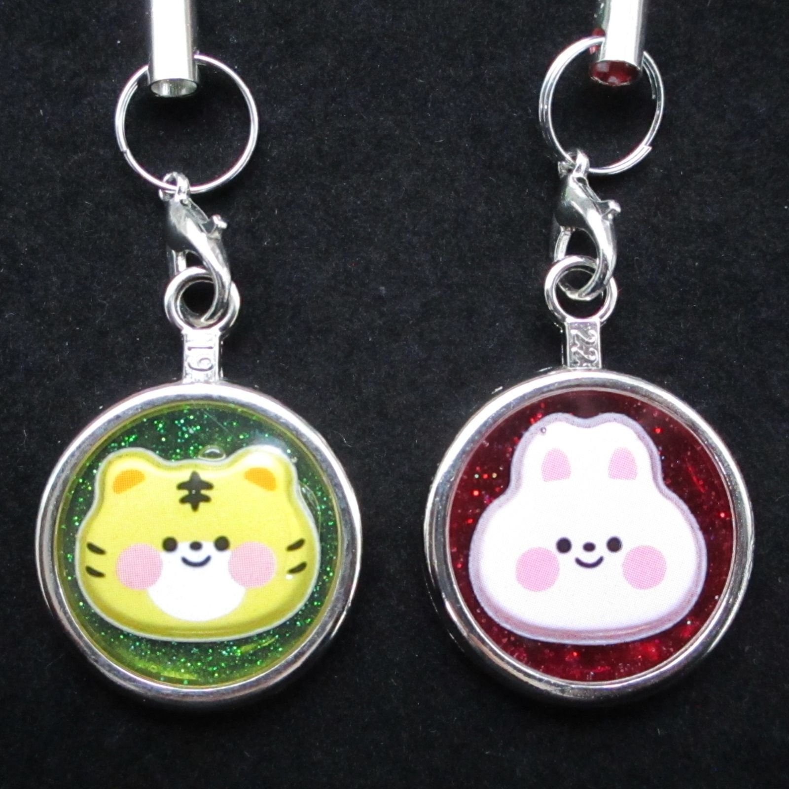 福祉施設制作】うさぎ とら ストラップ レジン ハンドメイド 2点