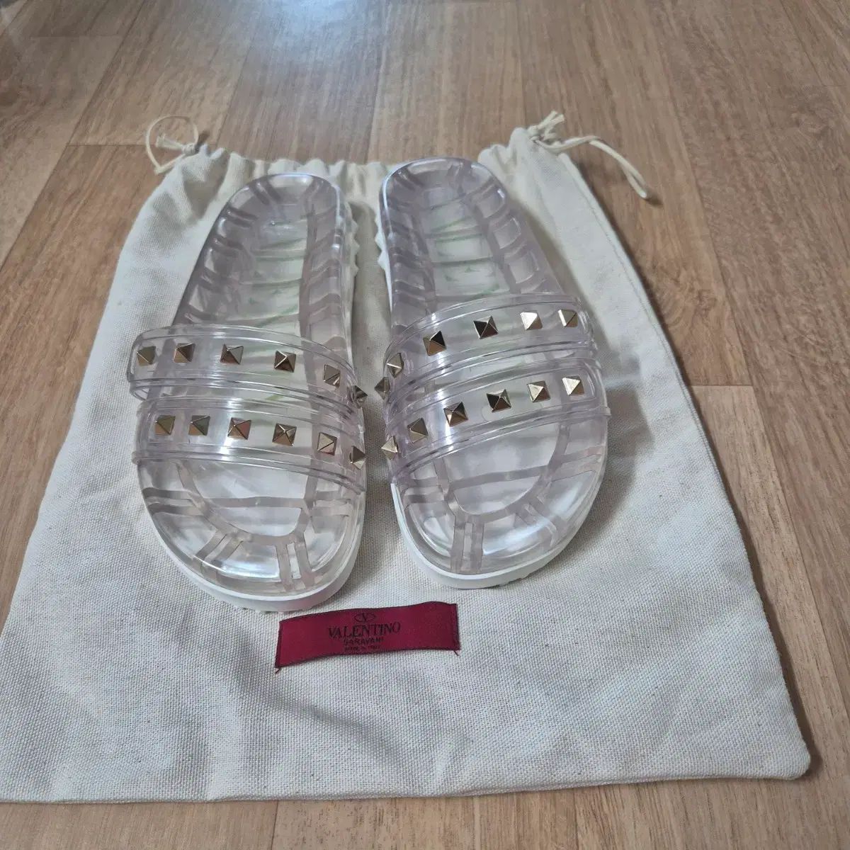 ヴァレンティノ ロックスタッズ ゼリー スリッパ