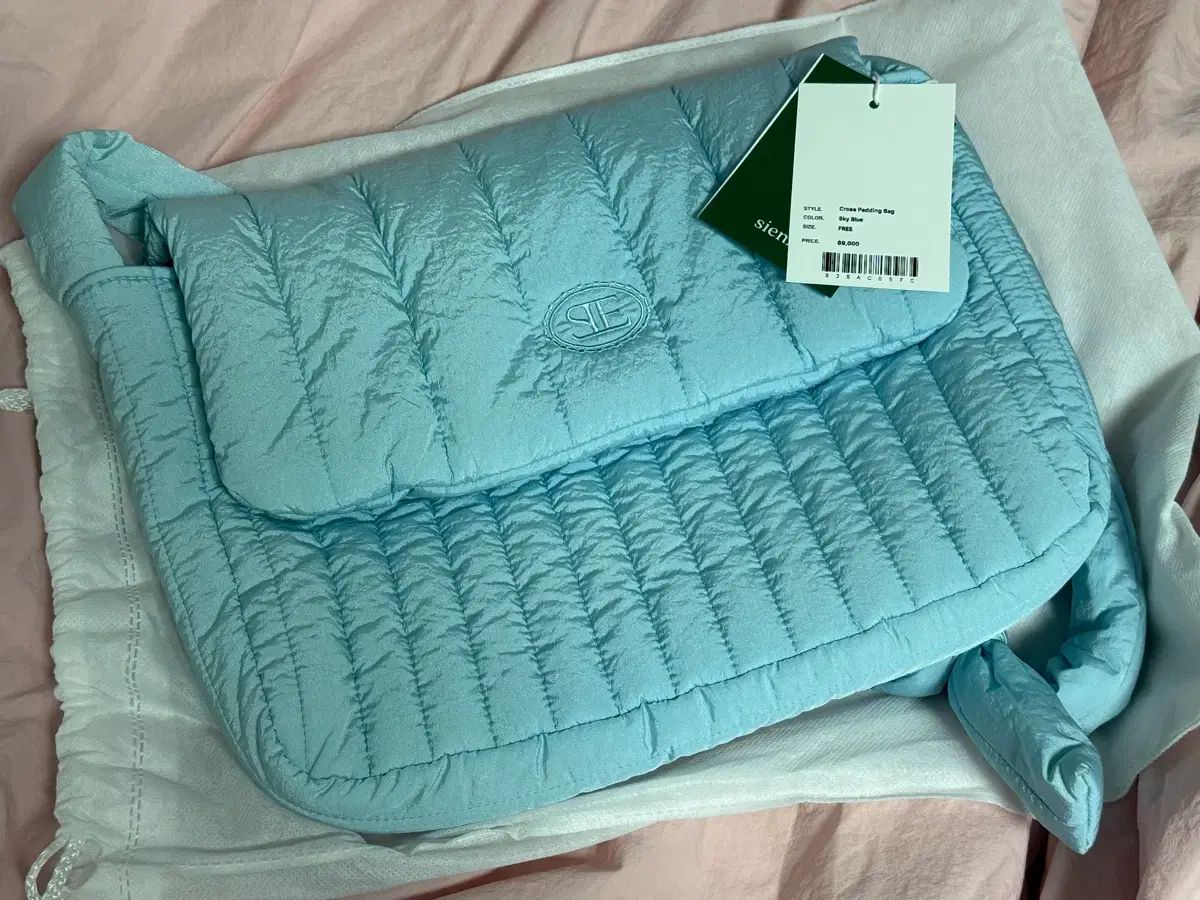 シエンヌ クロスバック ダウンバッグ