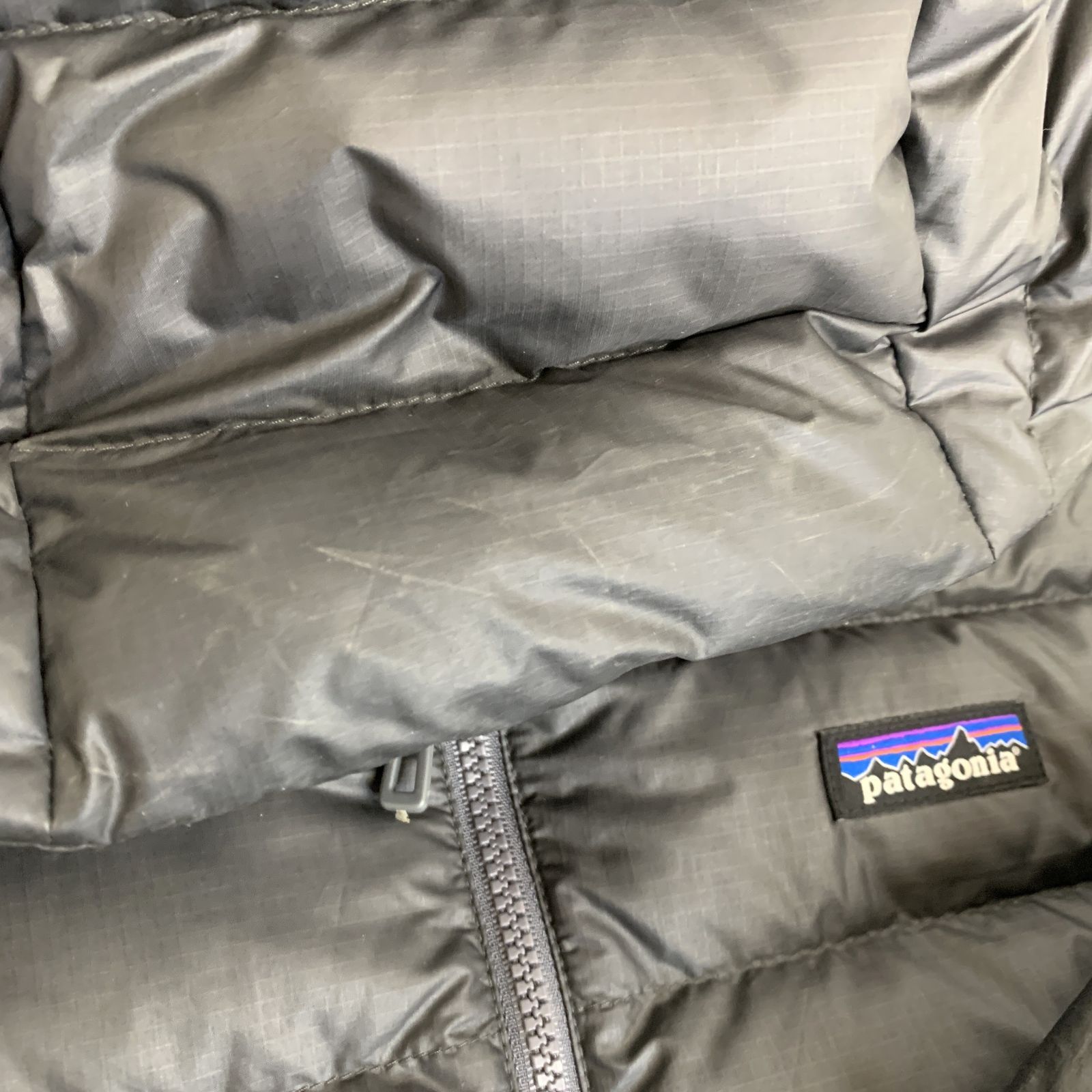 中古品】patagonia ハーフジップ ダウンセーター フーディープル 