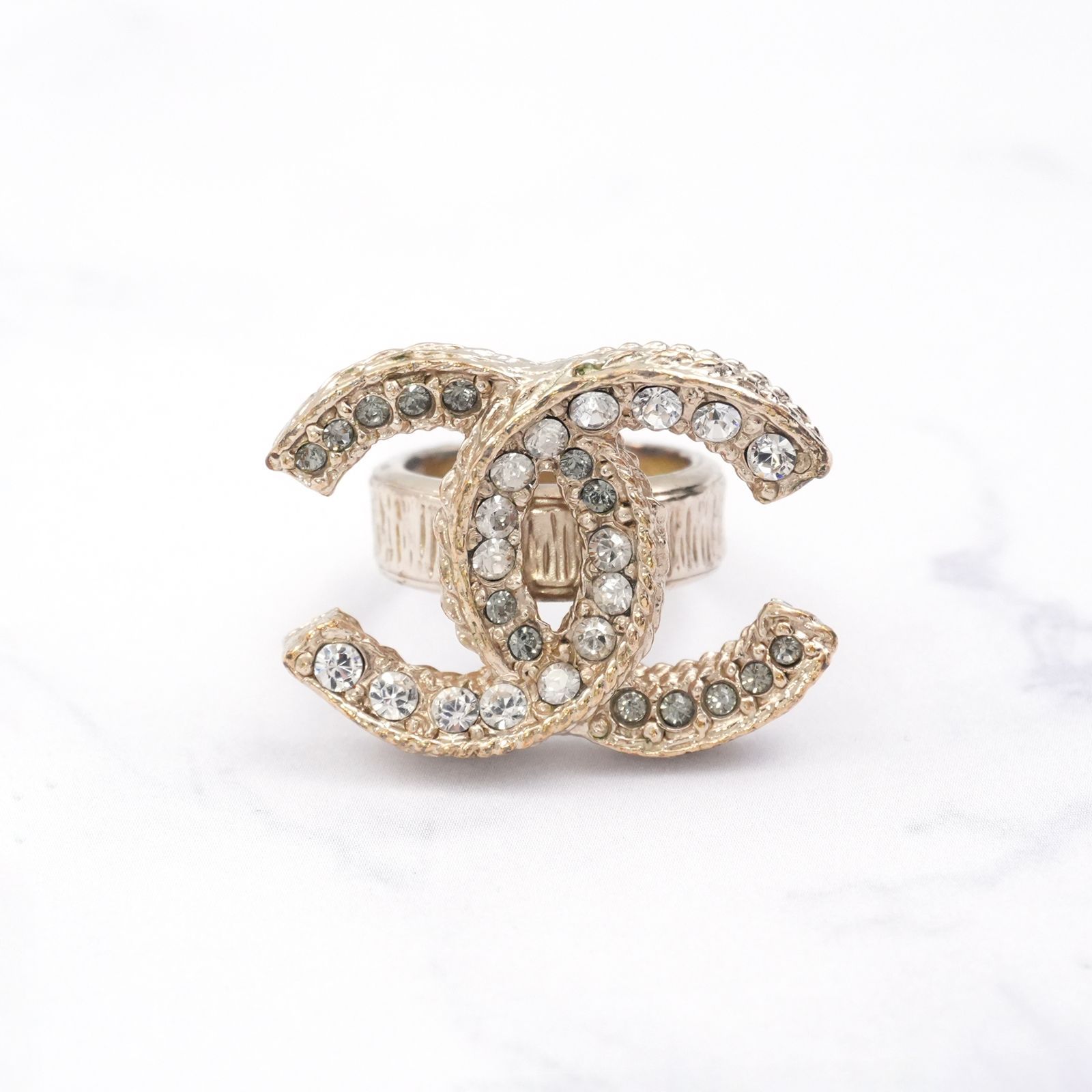 美品】CHANEL シャネル 指輪 ココマーク ラインストーン GOLD - メルカリ