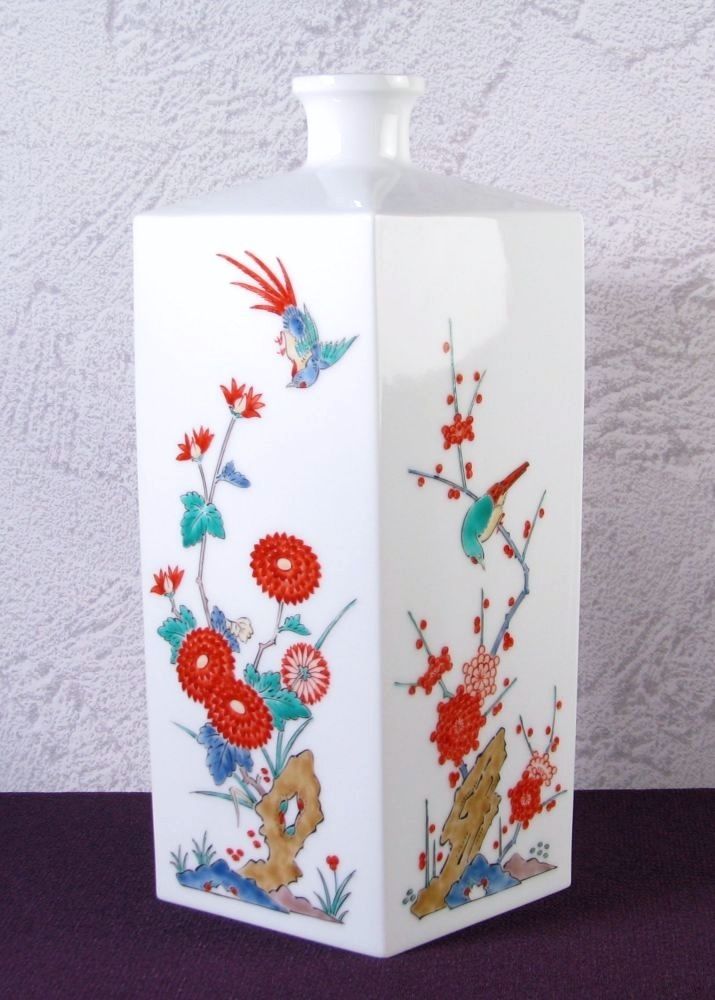 酒井田柿右衛門　錦花鳥文　花瓶 十三代酒井田柿右衛門 錦花鳥文花瓶 訪問買取でお譲り頂きました ｜日興堂