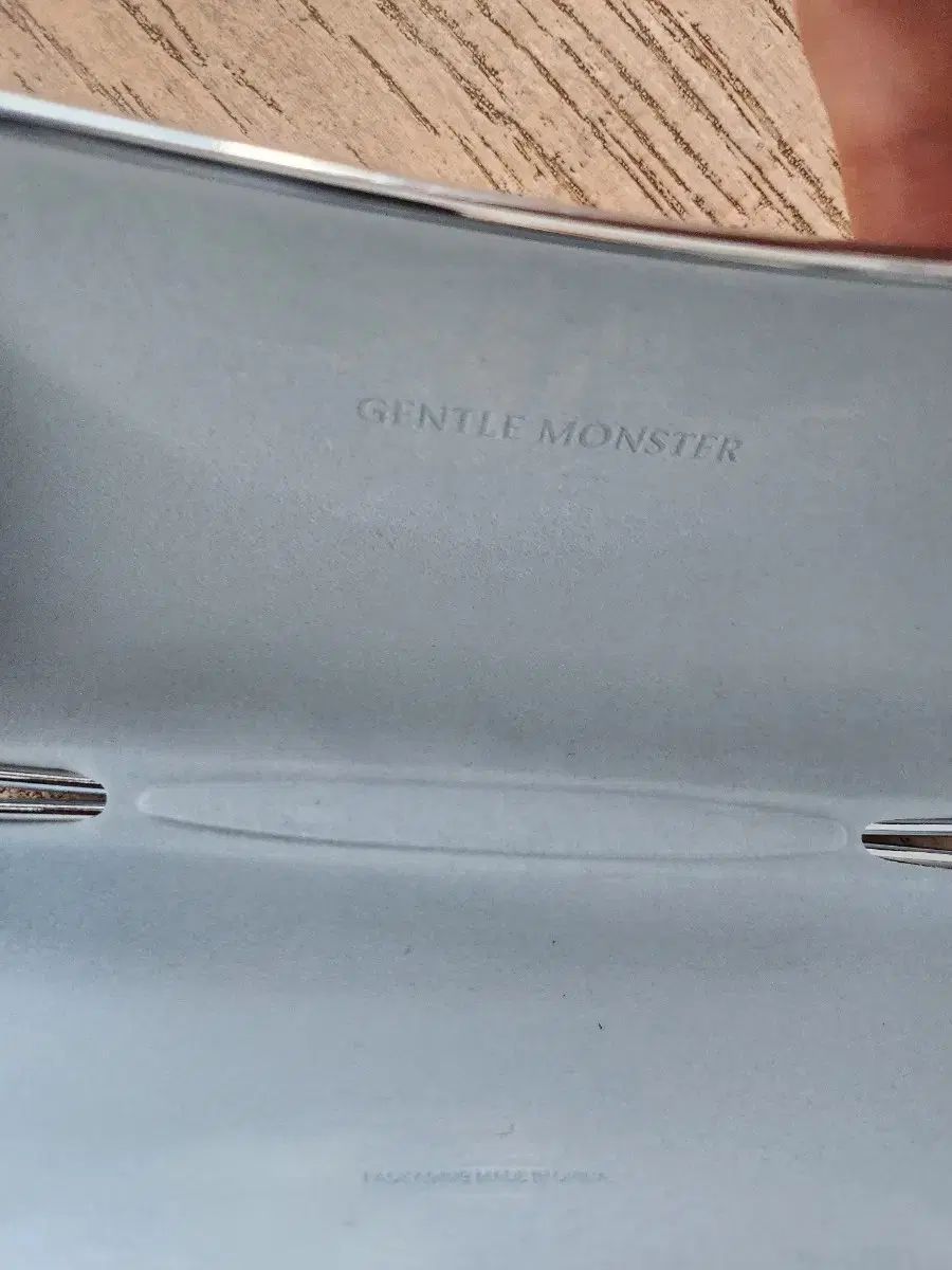 ジェントルモンスター メタル