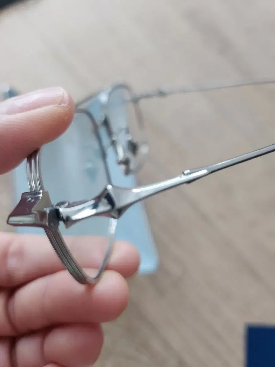  GENTLE MONSTER ジェントルモンスター メタル メガネフレーム サングラス 小物