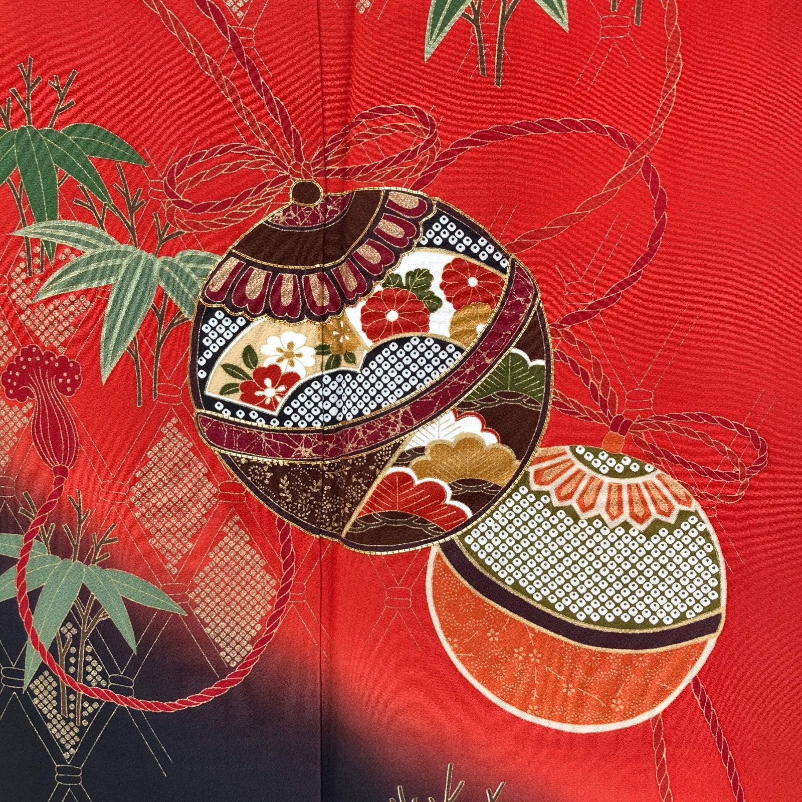 たんす屋 着物 リユース着物 振袖 赤 フォーマル 手毬 竹 ぼかし 袷 絹 未洗い 身丈 160 cm 裄丈 66 MS 6984