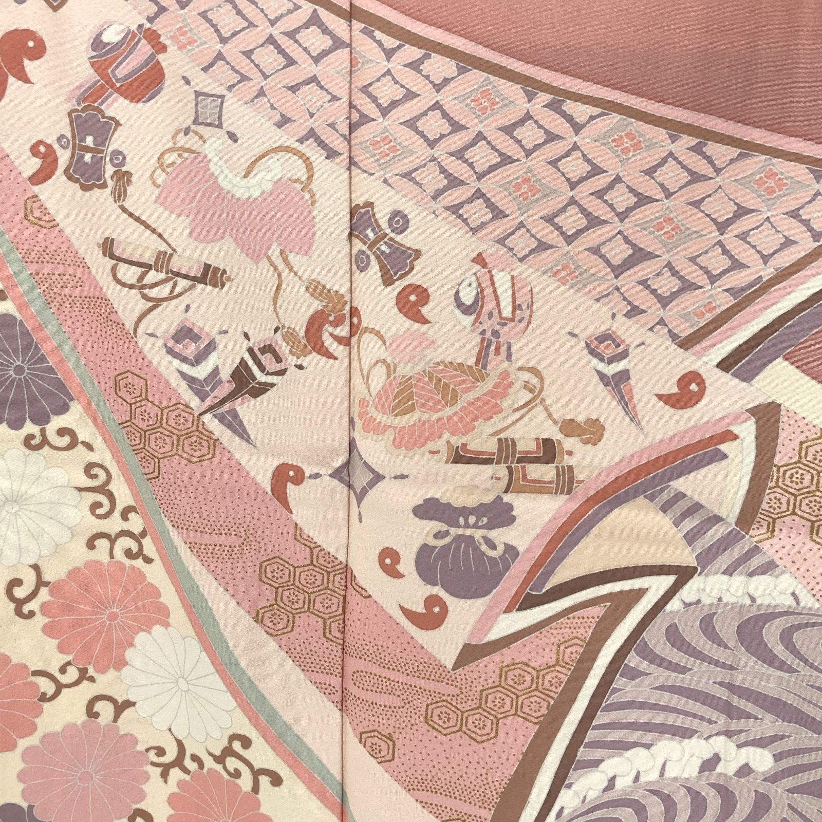 たんす屋 着物 リユース着物 訪問着 ピンク カジュアル 吉祥柄 菊 波 七宝 袷 絹 未洗い 身丈 162.5 cm 裄丈 67.5 MS 6982