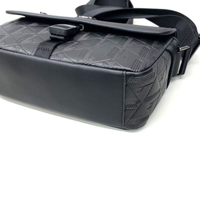 LACOSTE(ラコステ) モノグラム エンボスレザー ミニショルダーバッグ