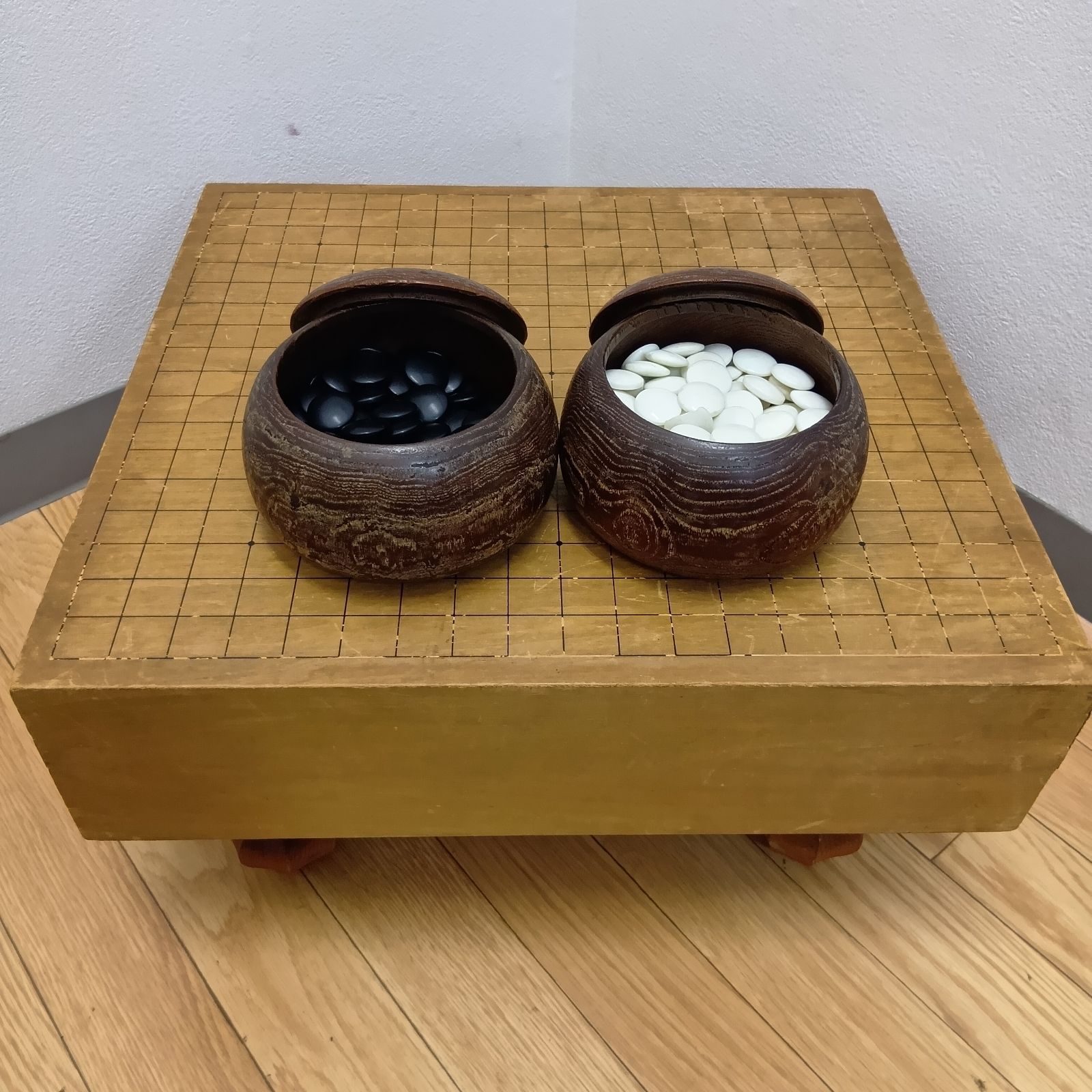 囲碁盤 脚付き 囲碁セット 碁盤(本寸厚さ12cm脚付き) 碁石 - メルカリ