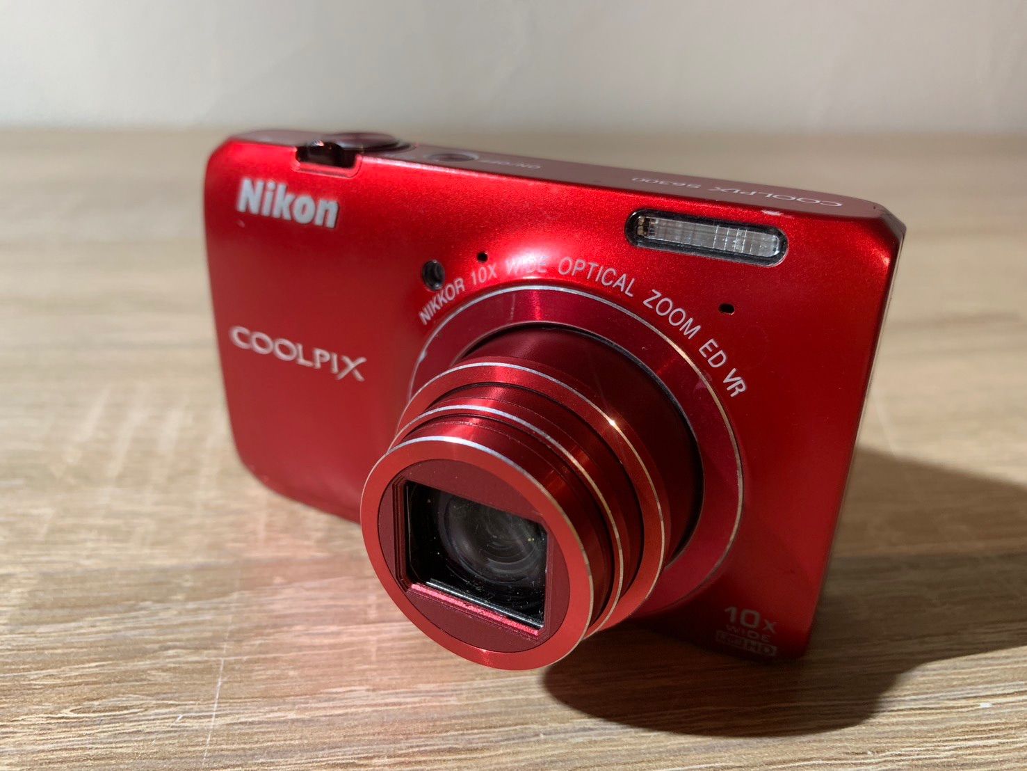 極美品✨NIKON COOLPIX S6300 レッド コンデジ デジカメ 赤 Yahoo!オークション -「nikon coolpix s6300」の落札相場・落札価格