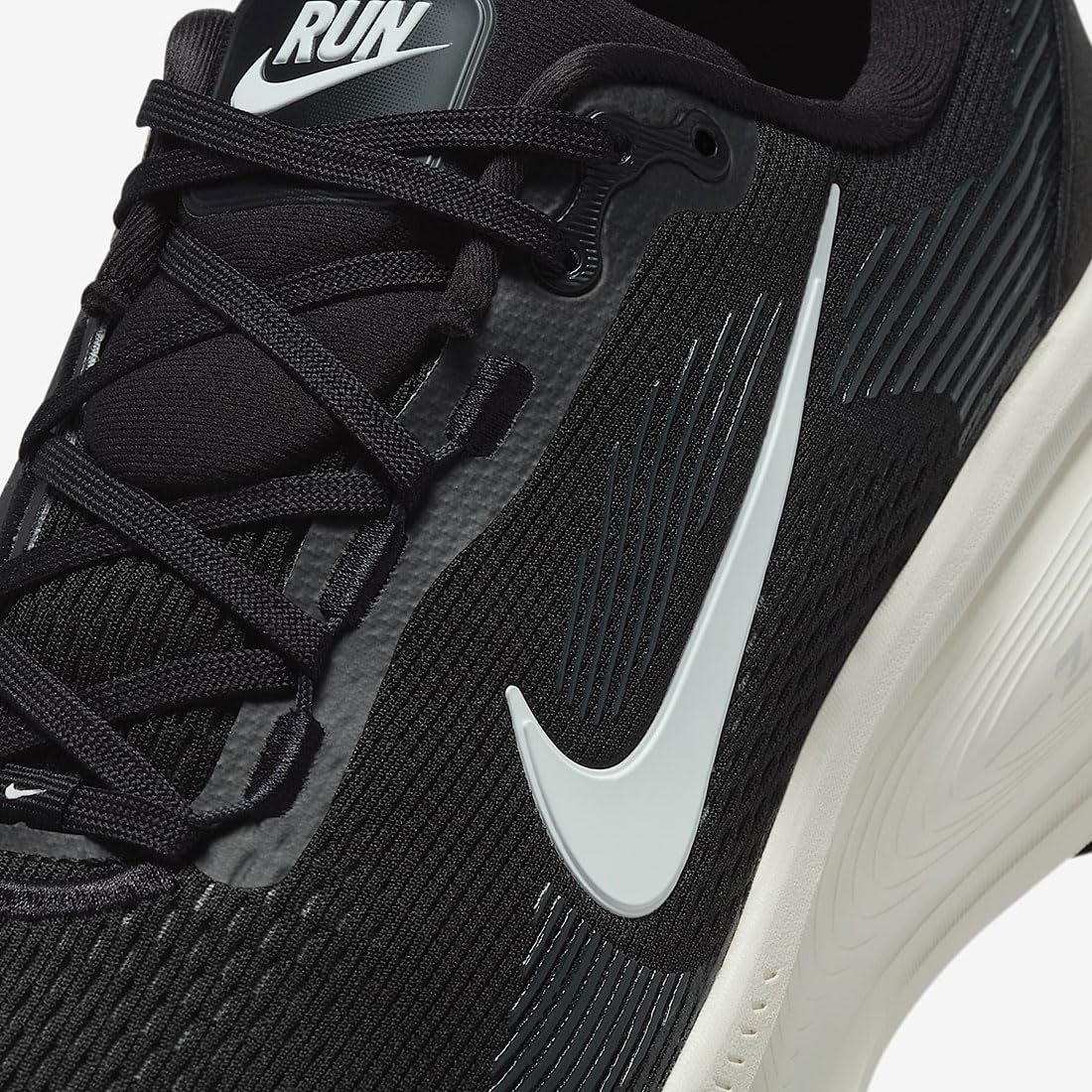 ナイキ] ボメロ 18 Vomero 18 ブラック/ココナッツミルク/ライト